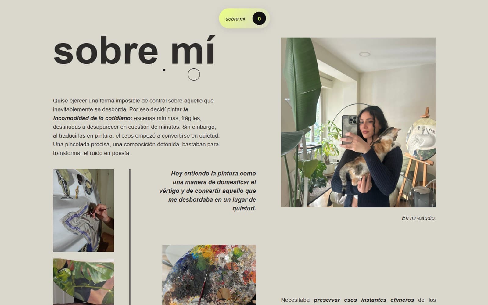 Página 'sobre mí' de la web de María Sanchiz, con su fotografía en el estudio